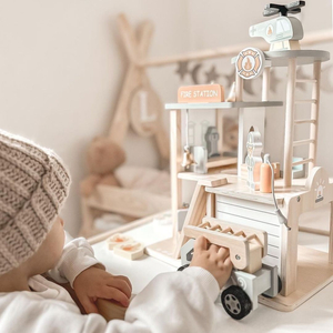 Ξύλινος πυροσβεστικός σταθμός με αξεσουάρ, πυροσβεστική υπηρεσία