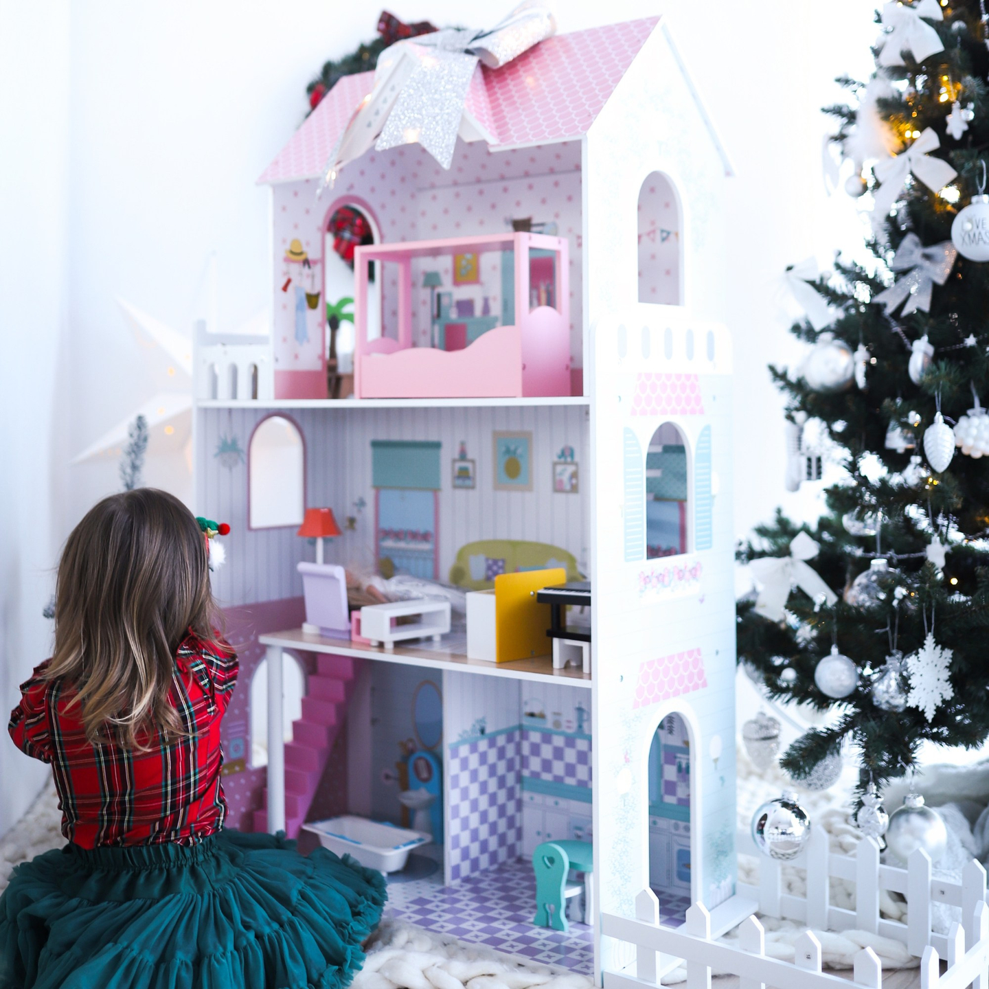 XXL Το μεγαλύτερο ξύλινο κουκλόσπιτο - 123 cm - φωτιζόμενο με LED - βεράντα, αξεσουάρ, κήπος