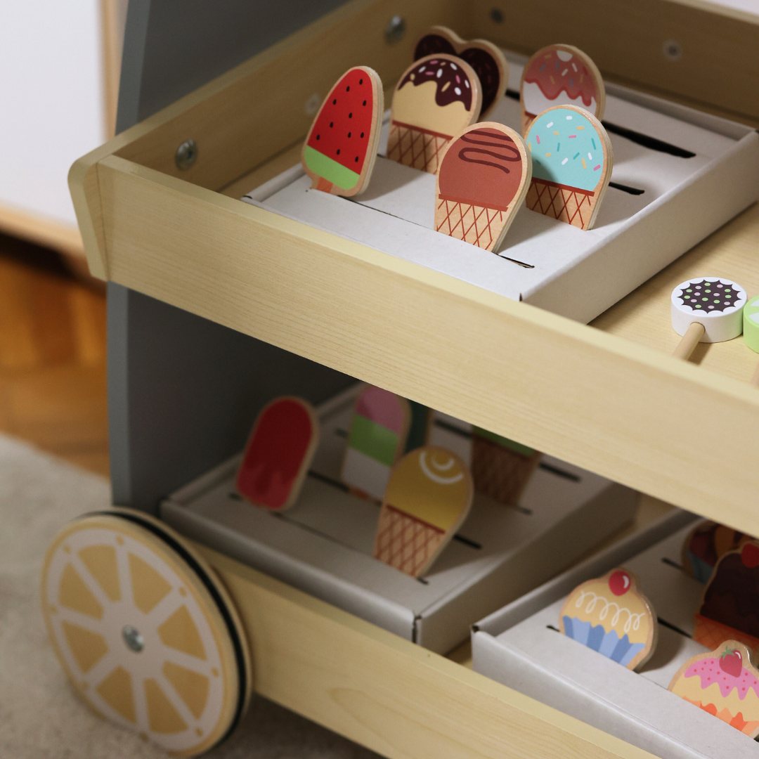 Ξύλινο παγωτατζίδικο με ρόδες - καροτσάκι παγωτού