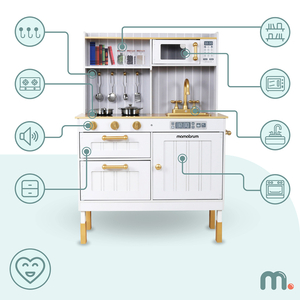 Ξύλινη λευκή κουζίνα με αξεσουάρ και ποδιά