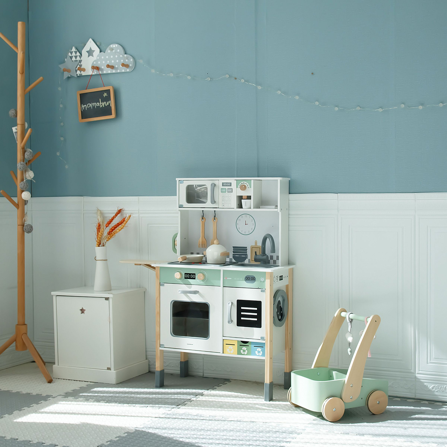 Διαδραστική κουζίνα με πλυντήριο ρούχων, πλυντήριο πιάτων και μαυροπίνακα