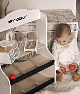 Μίνι μάρκετ - κατάστημα με ζυγαριά, τερματικό, κάρτα πληρωμής και φρούτα