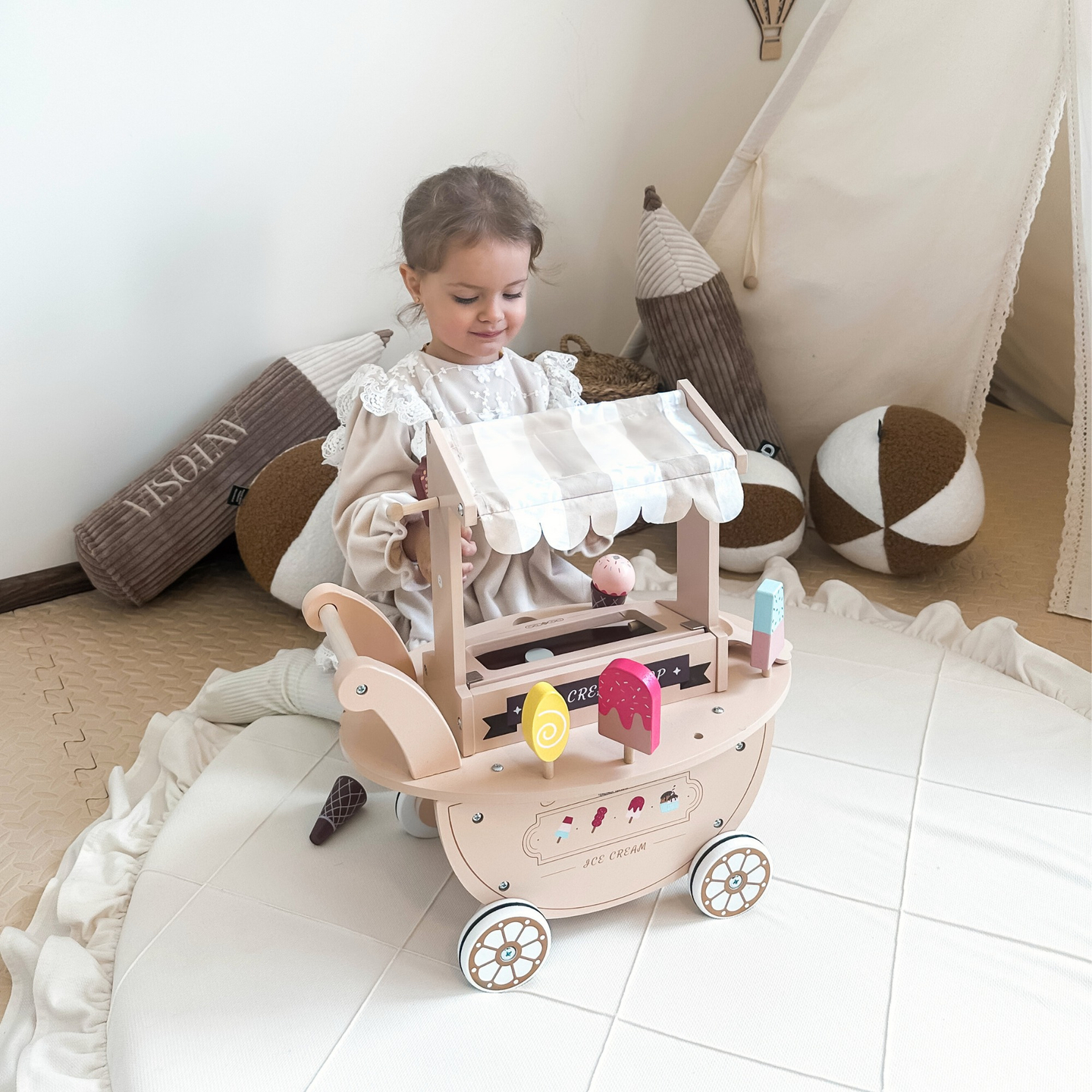 Ξύλινο παγωτατζίδικο για παιδιά - τροχήλατο καρότσι με αξεσουάρ