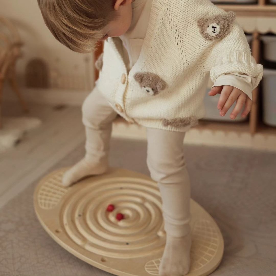 Ξύλινη σανίδα ισορροπίας με λαβύρινθο και μπάλες - balance rocker