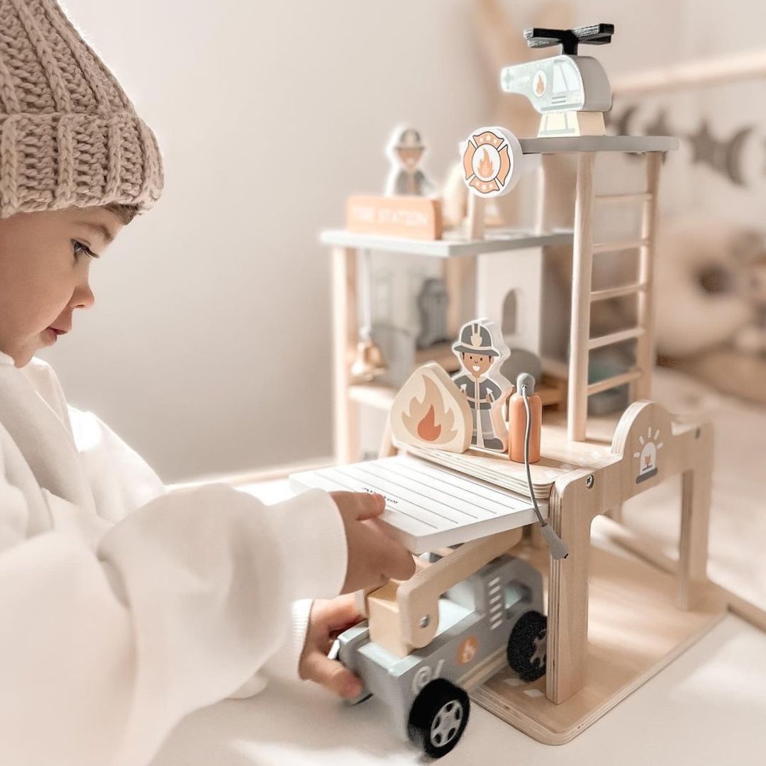 Ξύλινος πυροσβεστικός σταθμός με αξεσουάρ, πυροσβεστική υπηρεσία