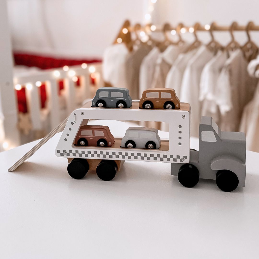 Ξύλινο φορτηγό-ρυμουλκούμενο με 4 αυτοκίνητα