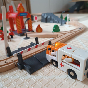 Ξύλινο τρένο, τρένο με μπαταρία - Πυροσβεστική Υπηρεσία, ράγες, αυτοκίνητα, γέφυρες, φράγμα