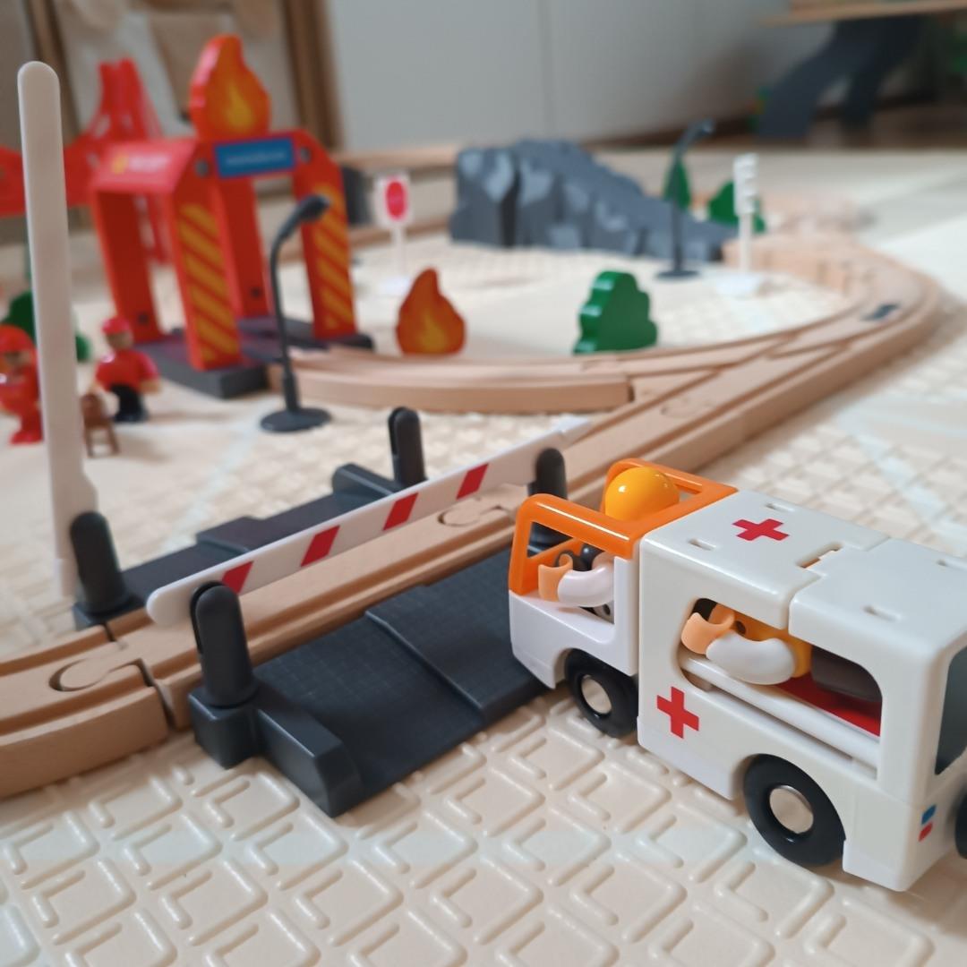 Ξύλινο τρένο, τρένο με μπαταρία - Πυροσβεστική Υπηρεσία, ράγες, αυτοκίνητα, γέφυρες, φράγμα