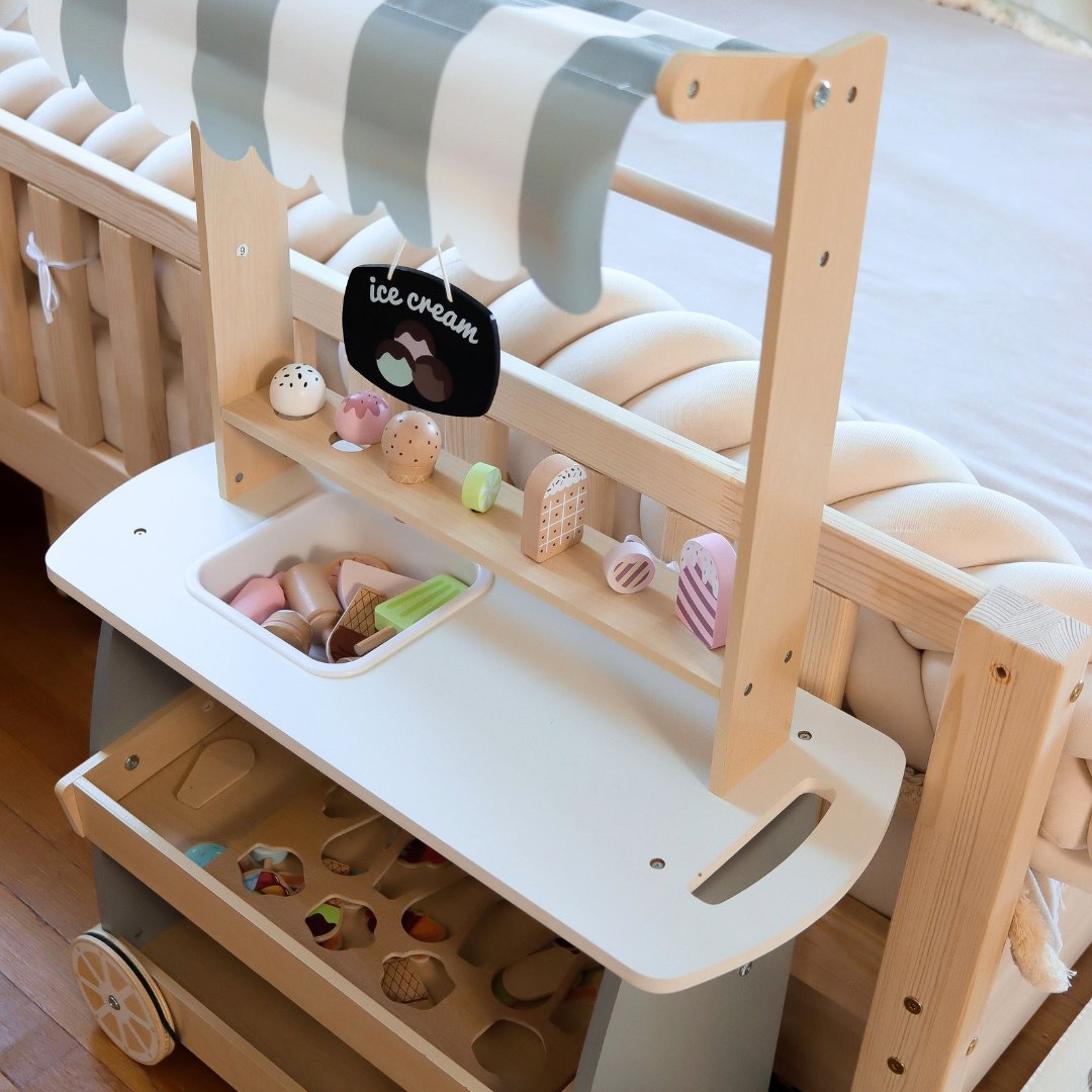 Ξύλινο παγωτατζίδικο με ρόδες - καροτσάκι παγωτού