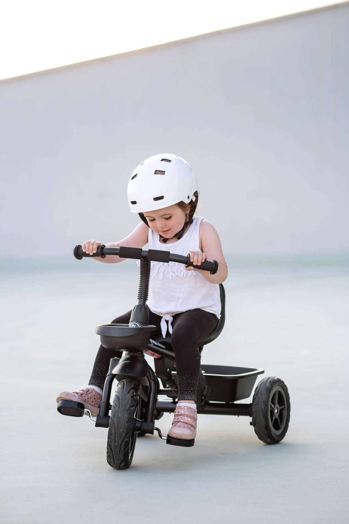 HyperMotion TOBI VECTOR τρίκυκλο - παντοτινές φουσκωτές ρόδες + μπάρα ώθησης. Χρώμα: μαύρο.