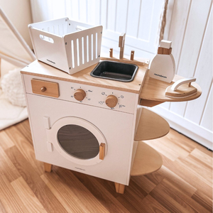 Ξύλινο πλυντήριο ρούχων με σίδερο, καλάθι και υγρό πλύσης