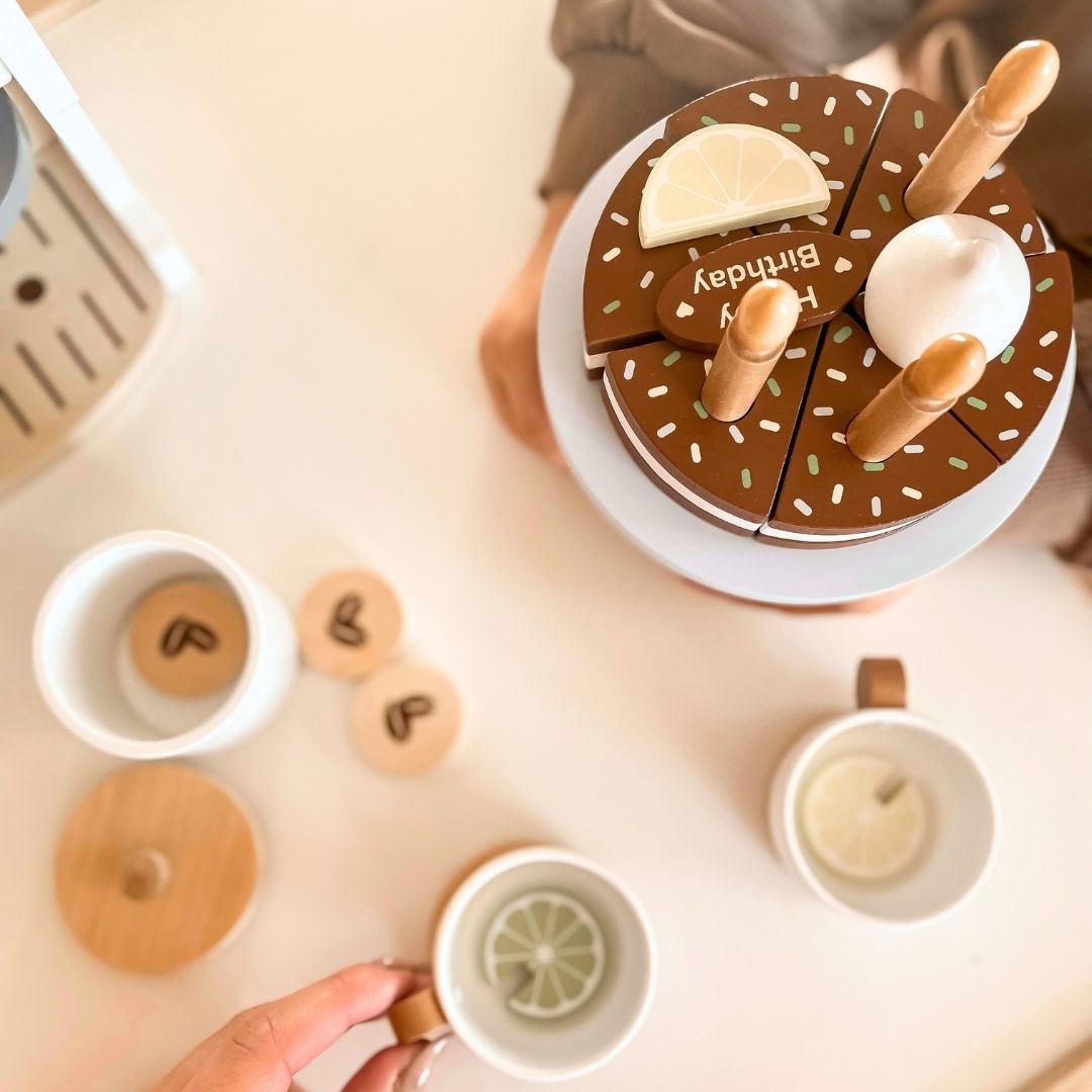 Ξύλινη τούρτα γενεθλίων για κοπή