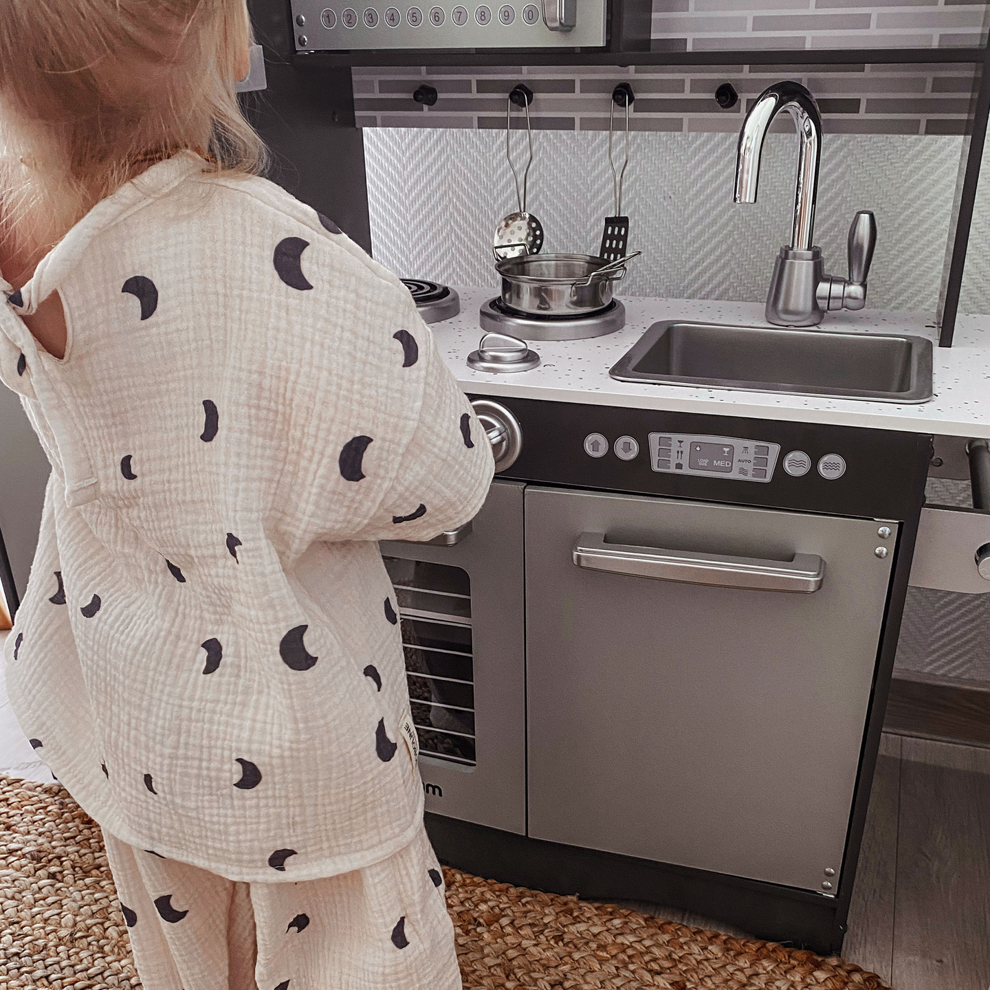 Ξύλινη κουζίνα XXL με φωτισμό LED, ποδιά και αξεσουάρ