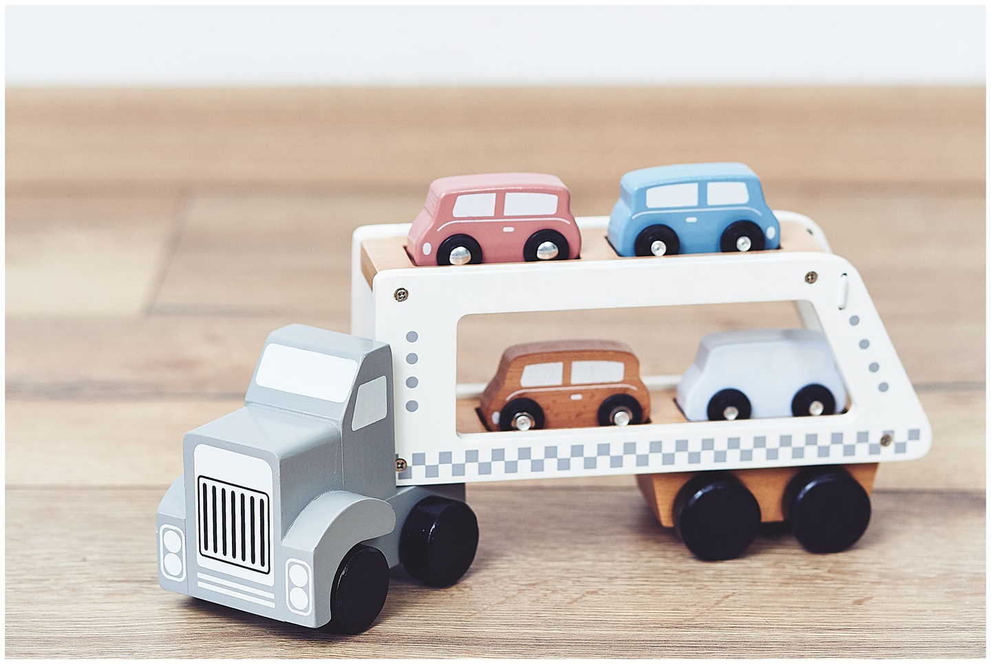 Ξύλινο φορτηγό-ρυμουλκούμενο με 4 αυτοκίνητα