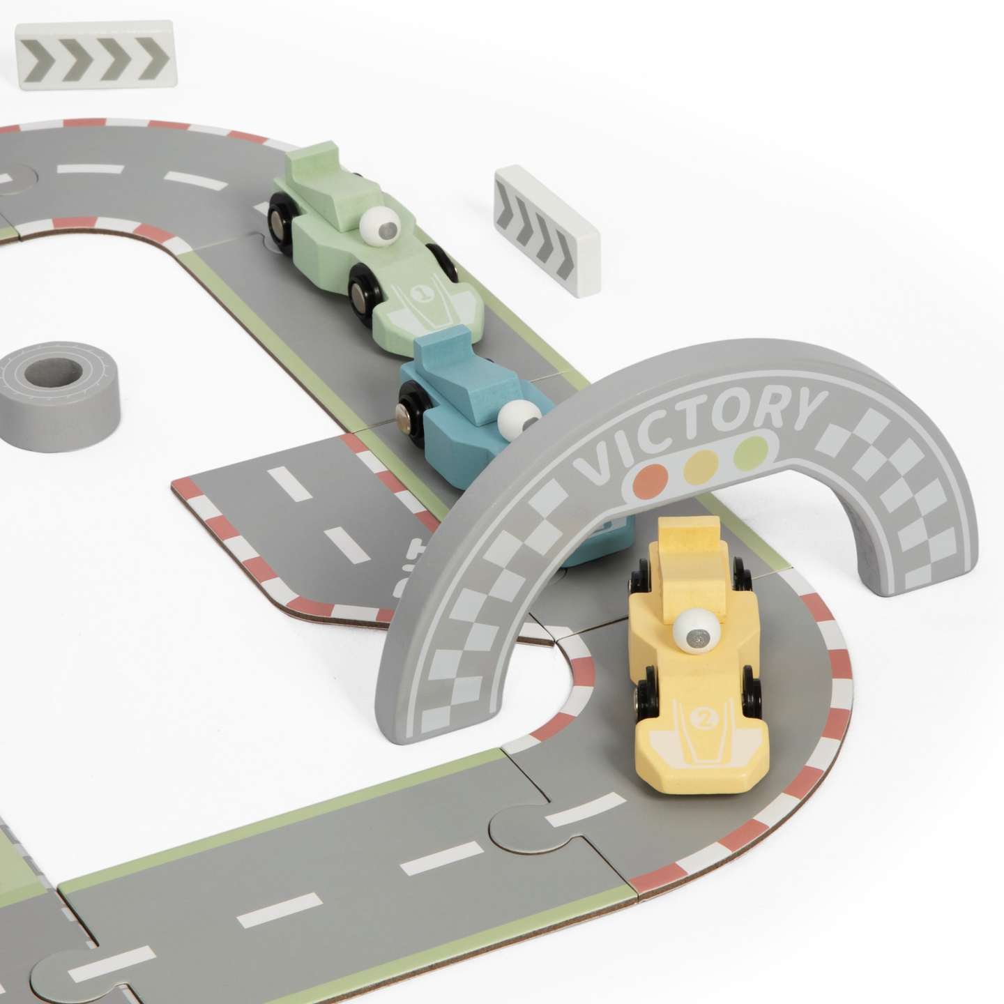 Μαγνητική βαλίτσα με πίστα αγώνων, ξύλινα οχήματα και αξεσουάρ δρόμου