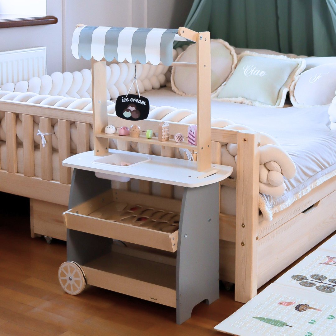 Ξύλινο παγωτατζίδικο με ρόδες - καροτσάκι παγωτού