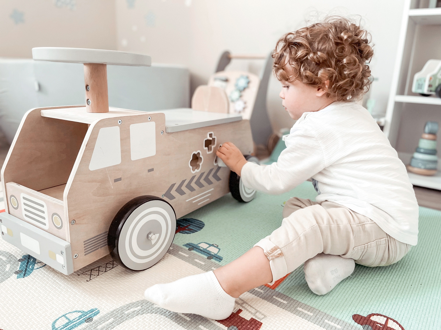 Ξύλινο ποδήλατο, αυτοκίνητο, αυτοκίνητο με τουβλάκια