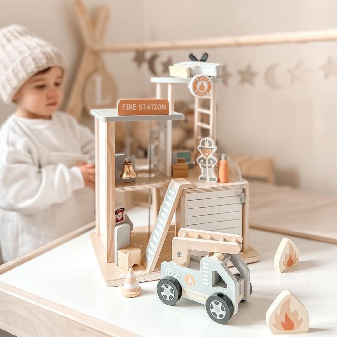 Ξύλινος πυροσβεστικός σταθμός με αξεσουάρ, πυροσβεστική υπηρεσία