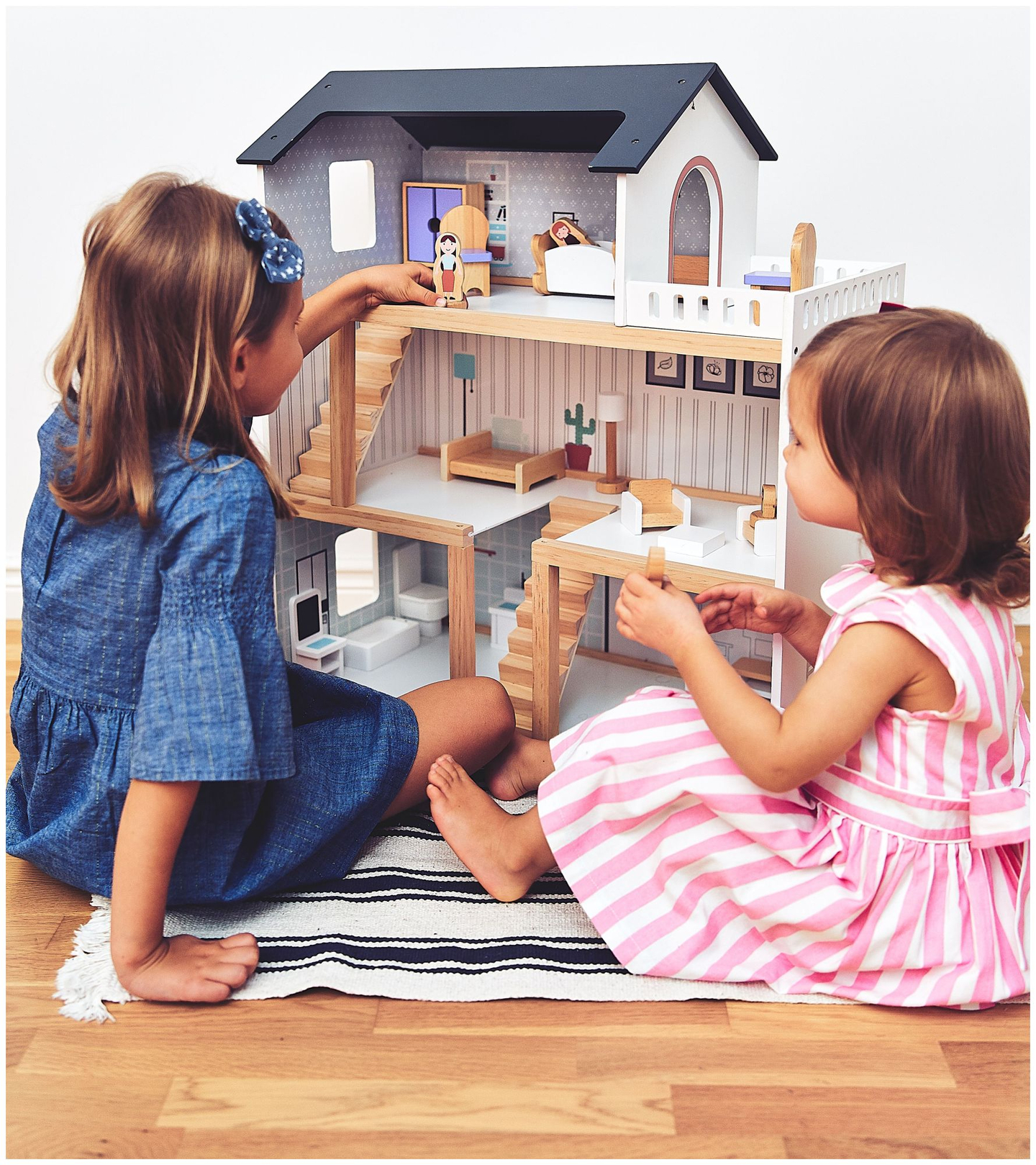 Λευκό ξύλινο κουκλόσπιτο με αξεσουάρ 18 τμχ.