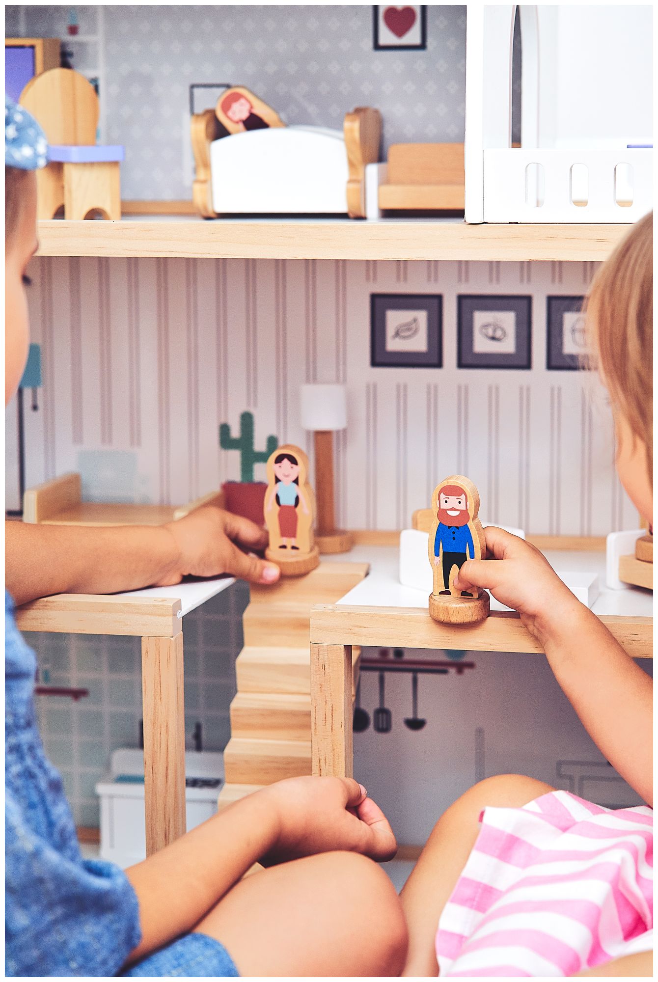 Λευκό ξύλινο κουκλόσπιτο με αξεσουάρ 18 τμχ.