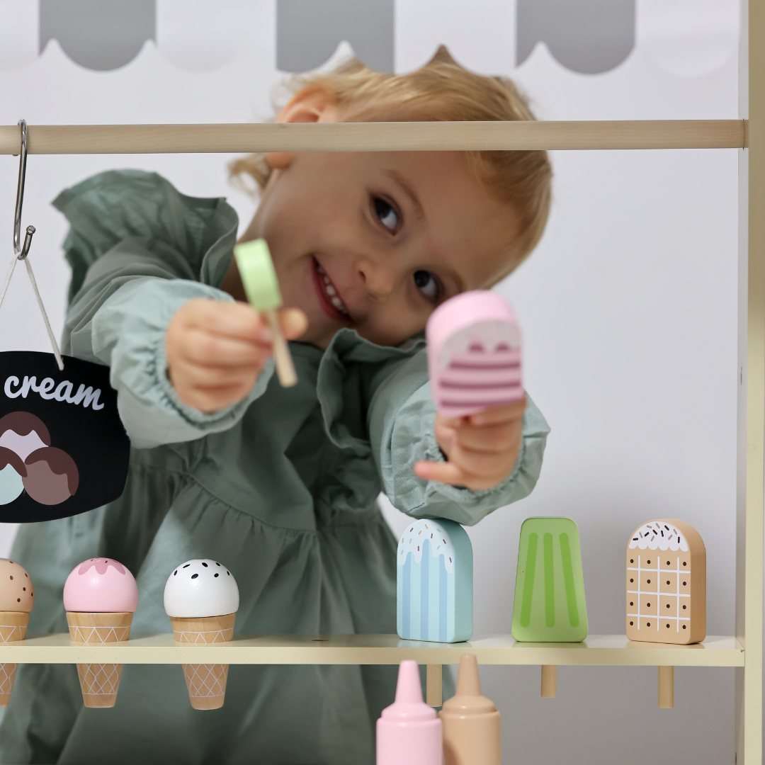 Ξύλινο παγωτατζίδικο με ρόδες - καροτσάκι παγωτού