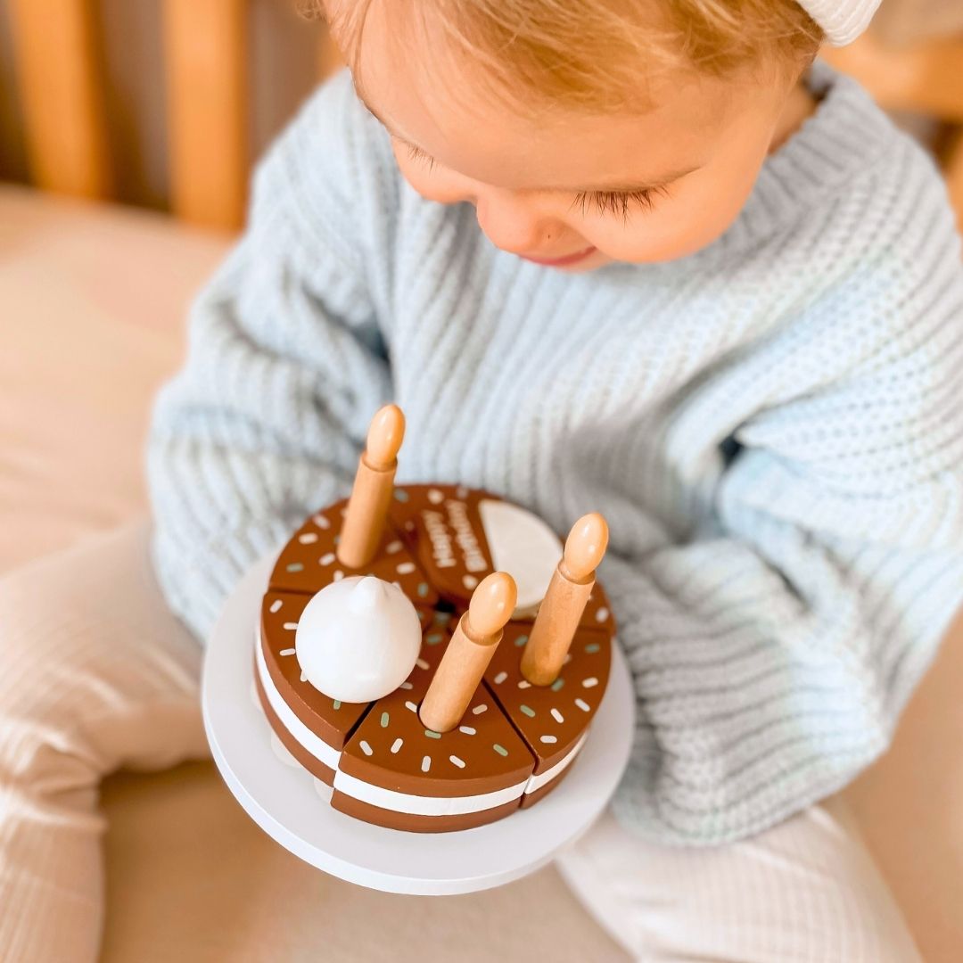 Ξύλινη τούρτα γενεθλίων για κοπή