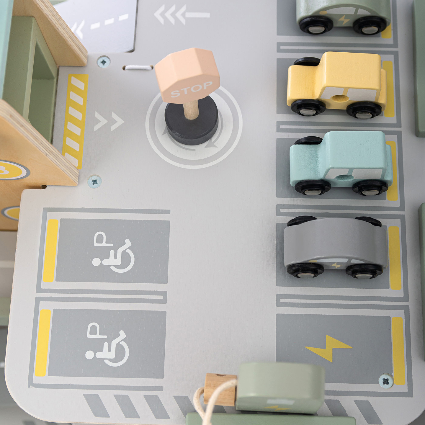 Ξύλινο, τριώροφο γκαράζ για παιδιά με αξεσουάρ – χώρος στάθμευσης, βενζινάδικο, πλυντήριο αυτοκινήτων, ελικόπτερο