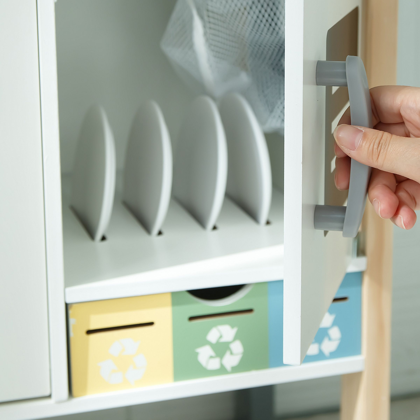 Διαδραστική κουζίνα με πλυντήριο ρούχων, πλυντήριο πιάτων και μαυροπίνακα