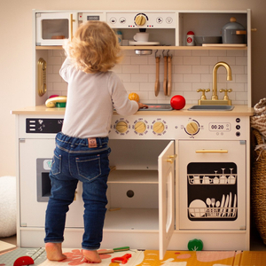 Διαδραστική ξύλινη κουζίνα XXL με αξεσουάρ και φωτισμό LED - δύο επιπέδων