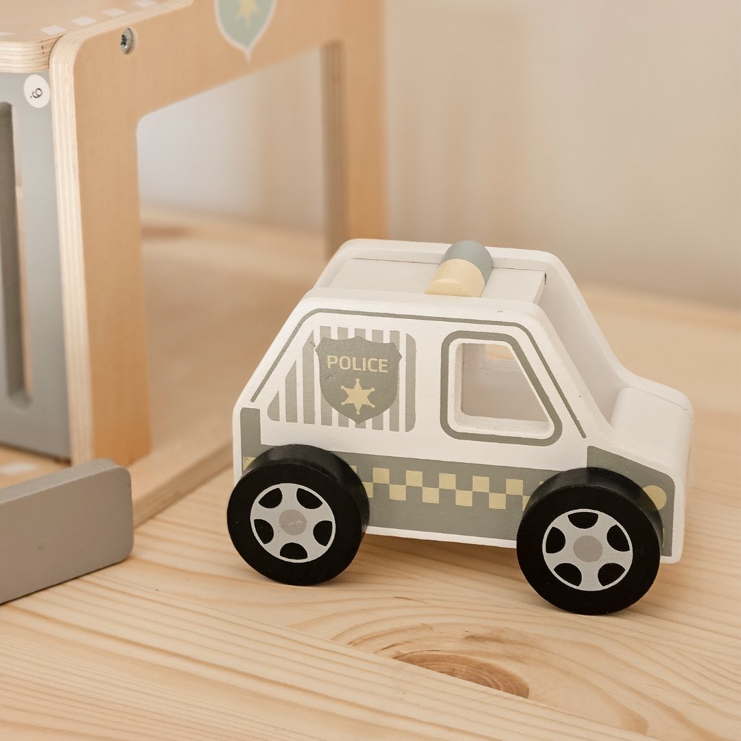 Ξύλινο αστυνομικό τμήμα με αξεσουάρ