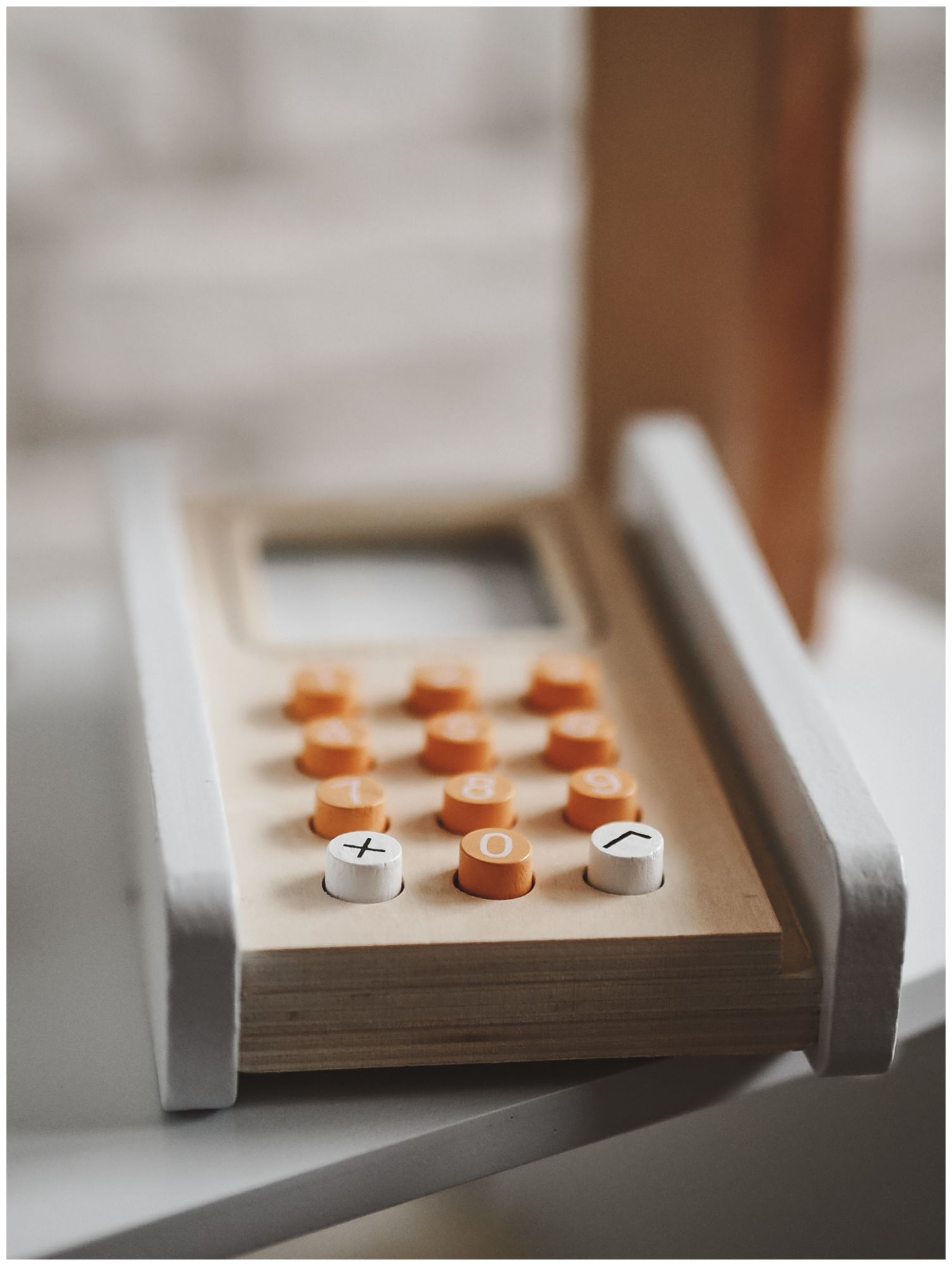 Κατάστημα λαχανικών - ξύλινος πάγκος με κιβώτια, ταμειακή μηχανή και τερματικό