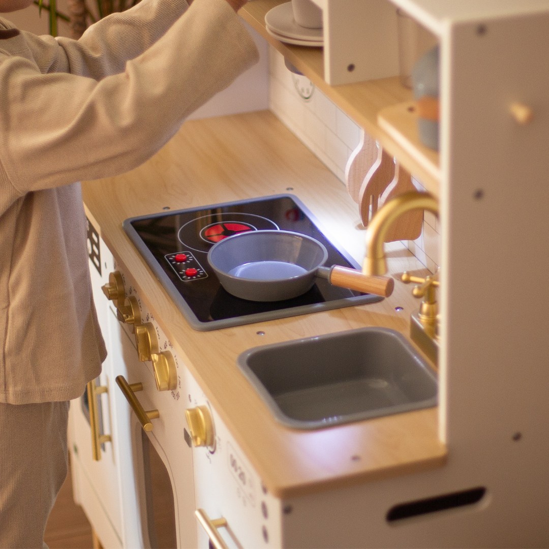 Διαδραστική ξύλινη κουζίνα XXL με αξεσουάρ και φωτισμό LED - δύο επιπέδων