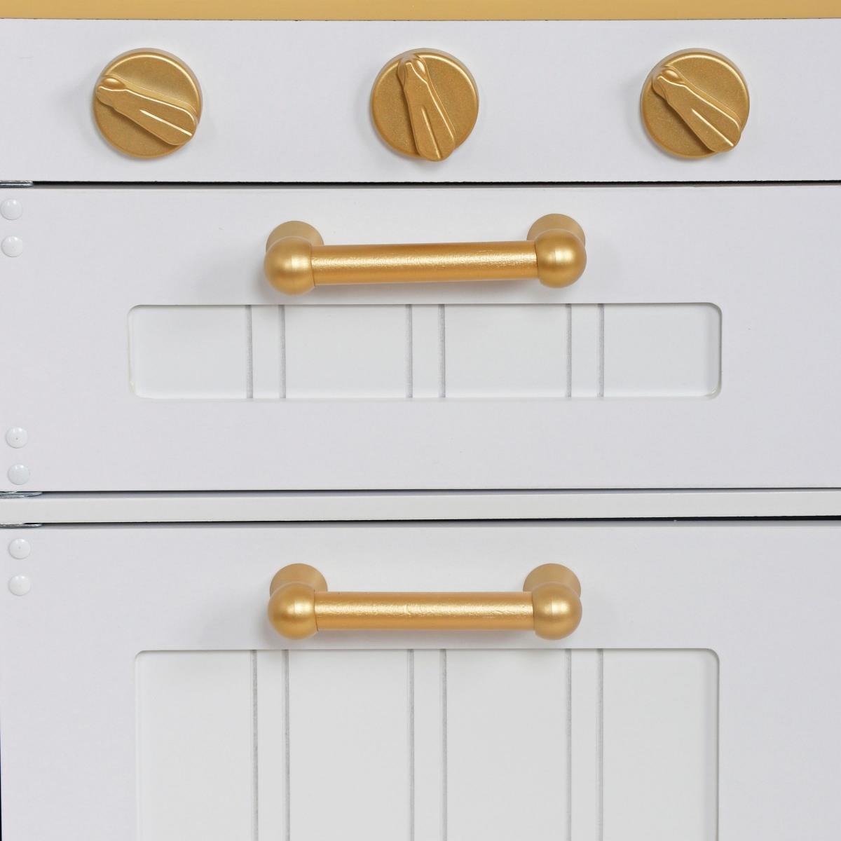 Ξύλινη λευκή κουζίνα με αξεσουάρ και ποδιά