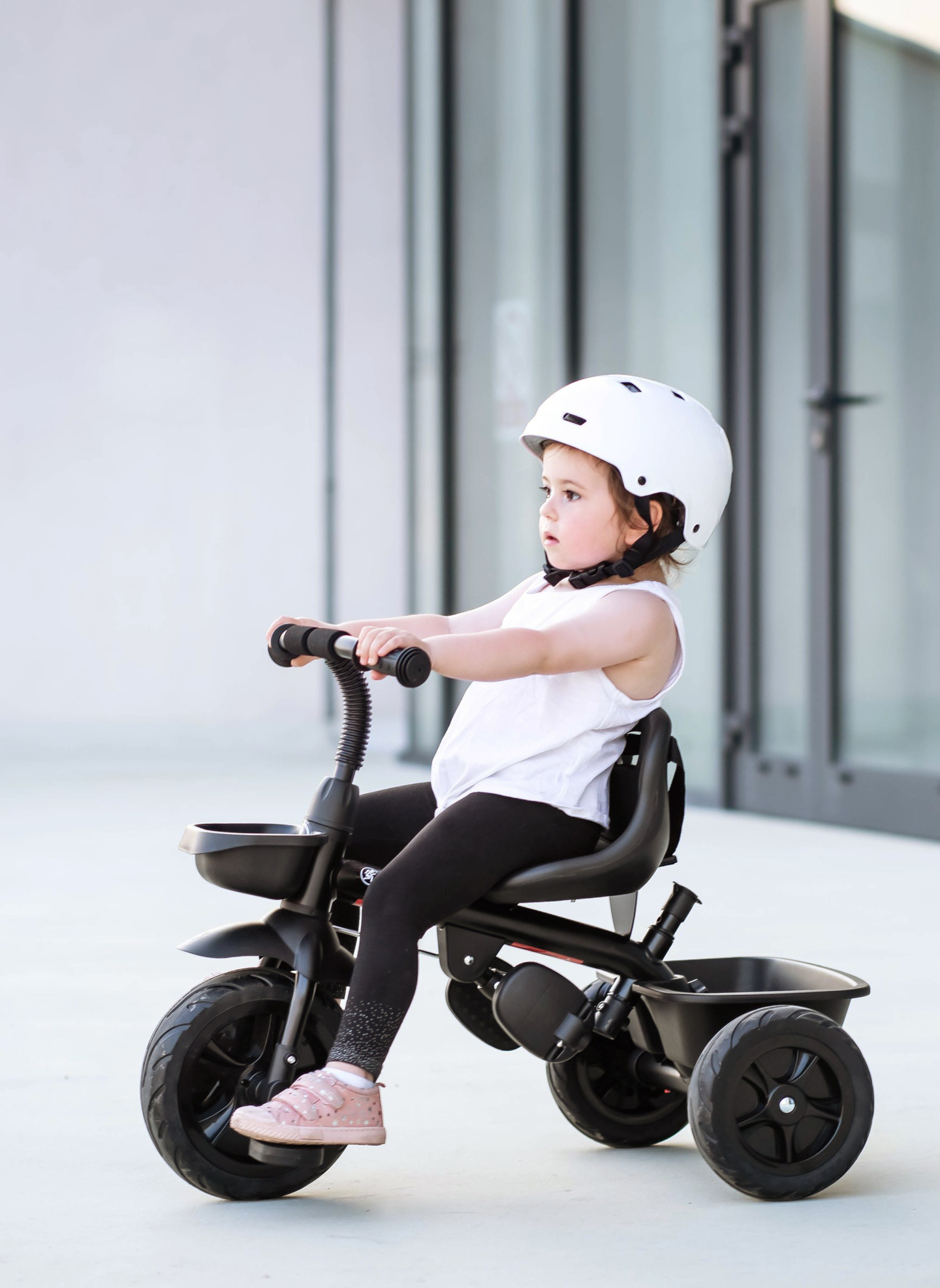 HyperMotion TOBI VECTOR τρίκυκλο - παντοτινές φουσκωτές ρόδες + μπάρα ώθησης. Χρώμα: μαύρο.