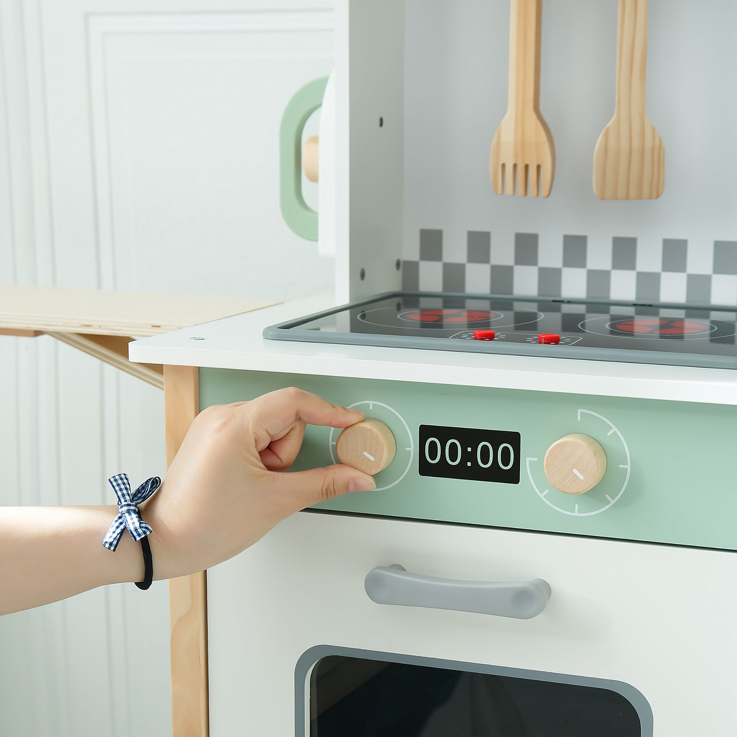 Διαδραστική κουζίνα με πλυντήριο ρούχων, πλυντήριο πιάτων και μαυροπίνακα