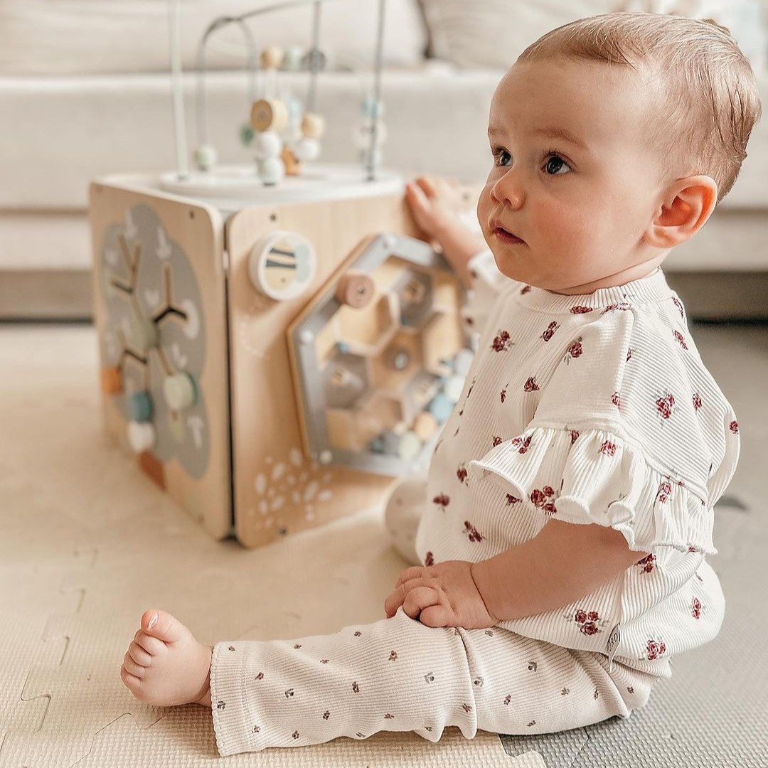 Μεγάλος ξύλινος κύβος δραστηριότητας με βρόχο - Montessori