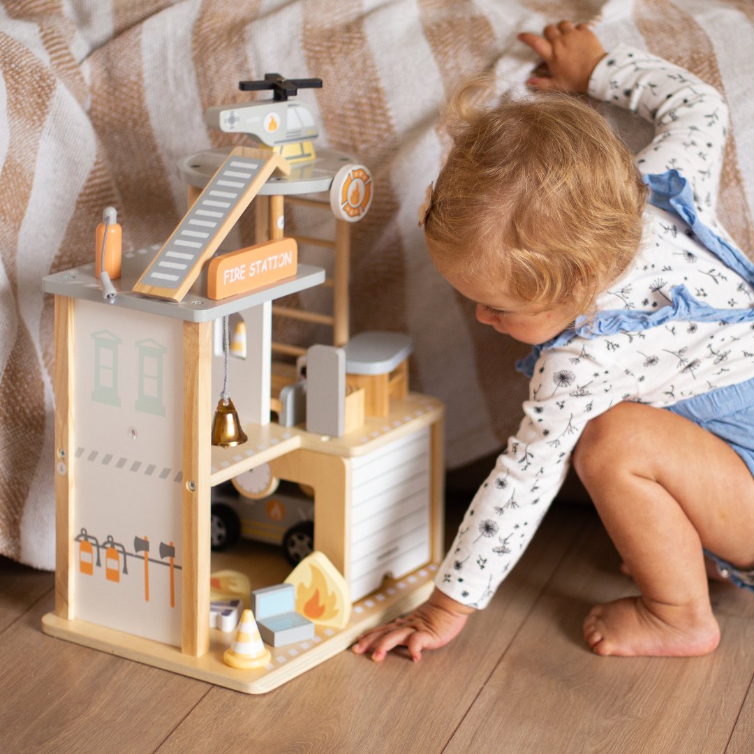 Ξύλινος πυροσβεστικός σταθμός με αξεσουάρ, πυροσβεστική υπηρεσία