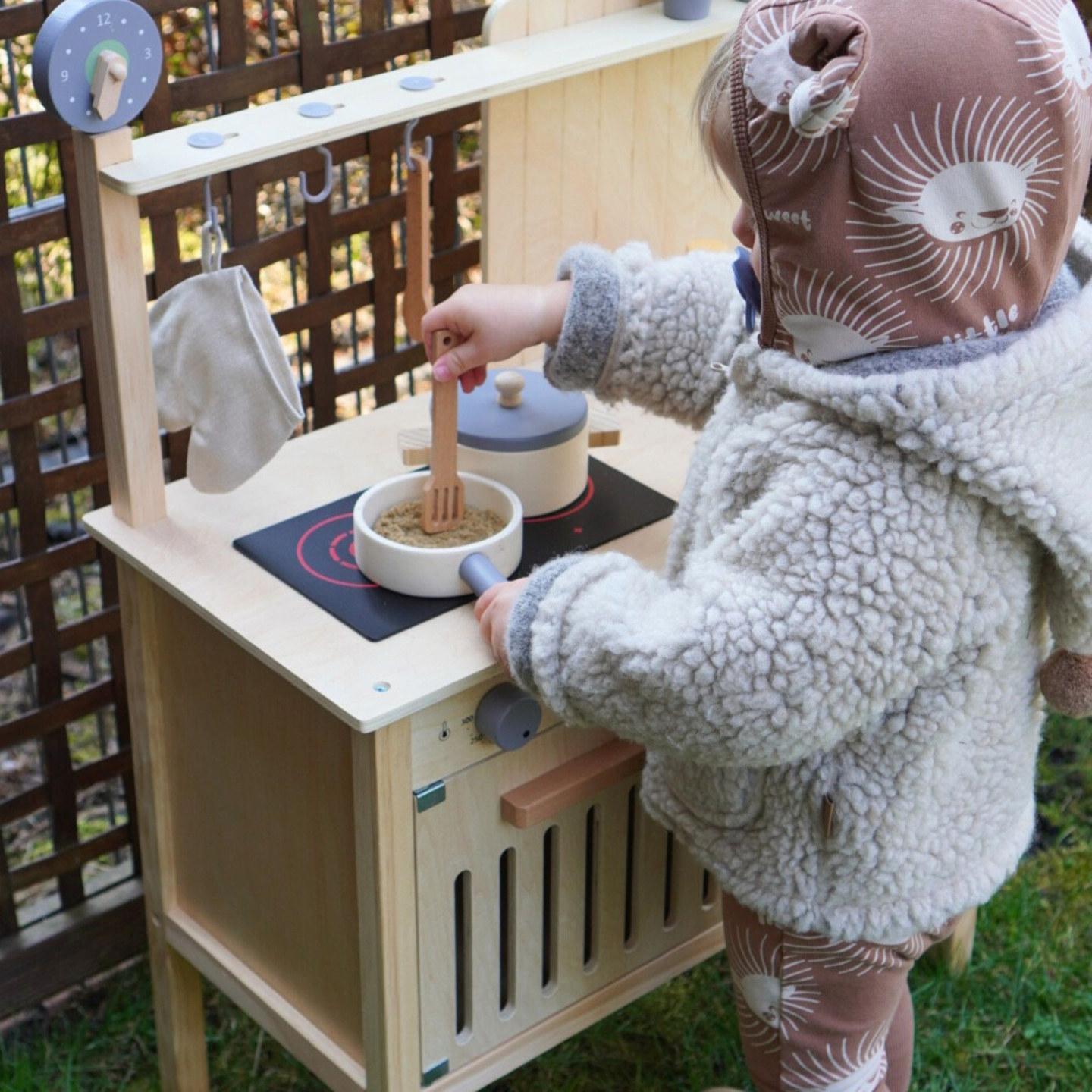 Ξύλινη κουζίνα κήπου με αξεσουάρ - φυσικό boho