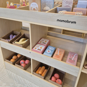 Μεγάλο ξύλινο παιδικό κατάστημα με μαυροπίνακα - 91 κομμάτια για διασκέδαση στα ψώνια!