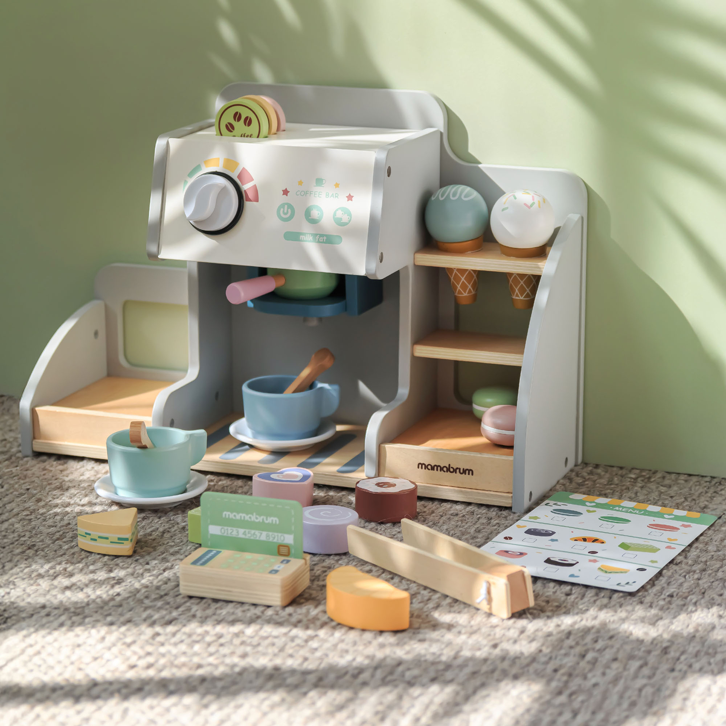 Ένα μεγάλο ξύλινο παγωτατζίδικο με μαγνητικό πίνακα, καφετιέρα και σετ παγωτού και γλυκών - πάνω από 70 κομμάτια!