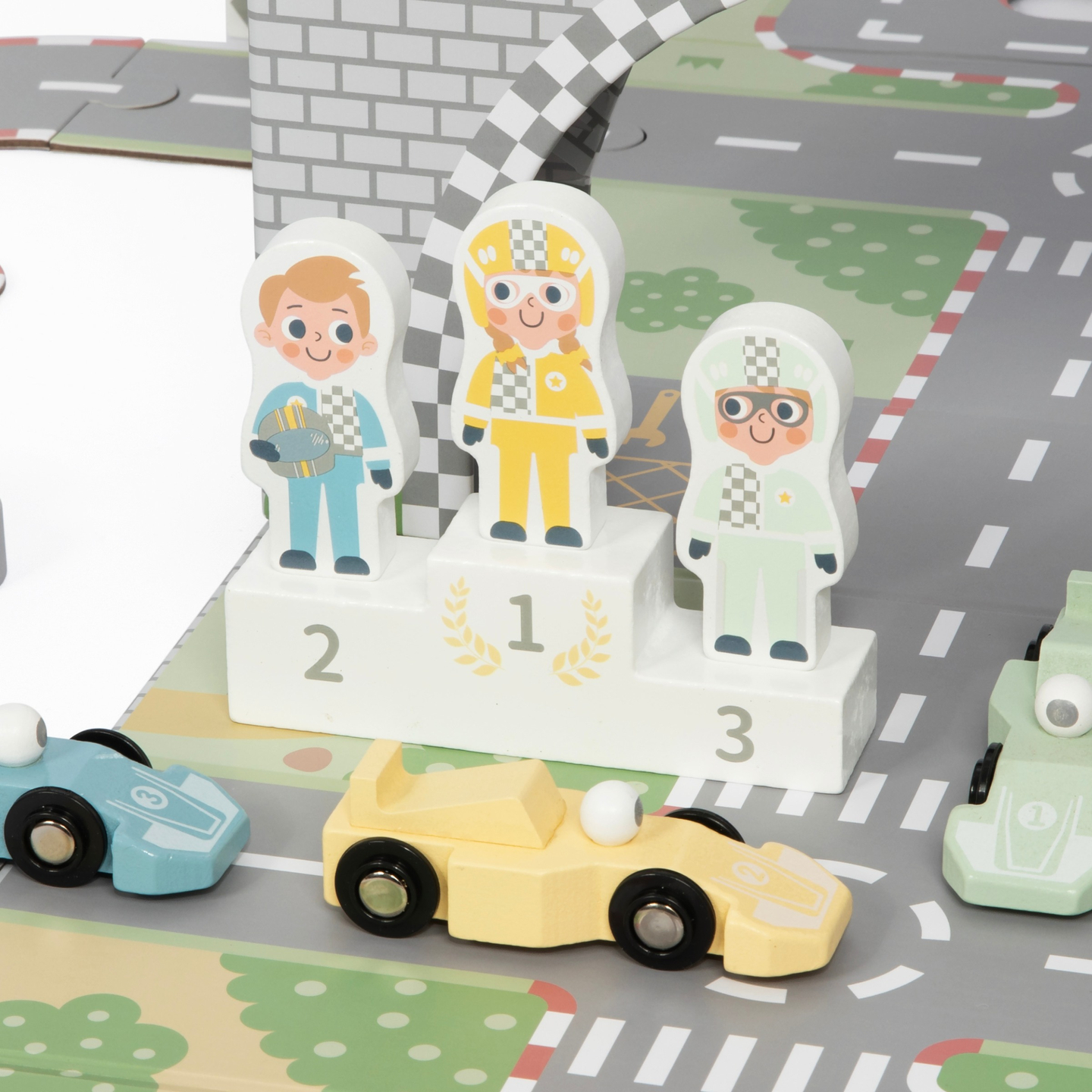 Μαγνητική βαλίτσα με πίστα αγώνων, ξύλινα οχήματα και αξεσουάρ δρόμου