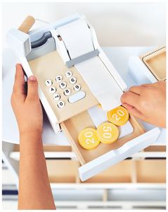 Κατάστημα λαχανικών - ξύλινος πάγκος με κιβώτια, ταμειακή μηχανή και τερματικό