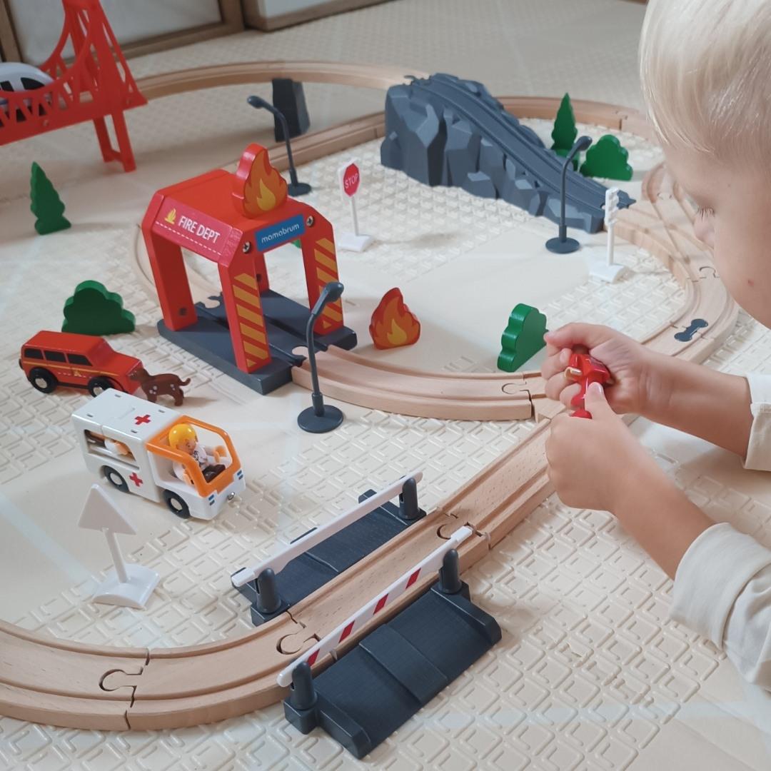 Ξύλινο τρένο, τρένο με μπαταρία - Πυροσβεστική Υπηρεσία, ράγες, αυτοκίνητα, γέφυρες, φράγμα