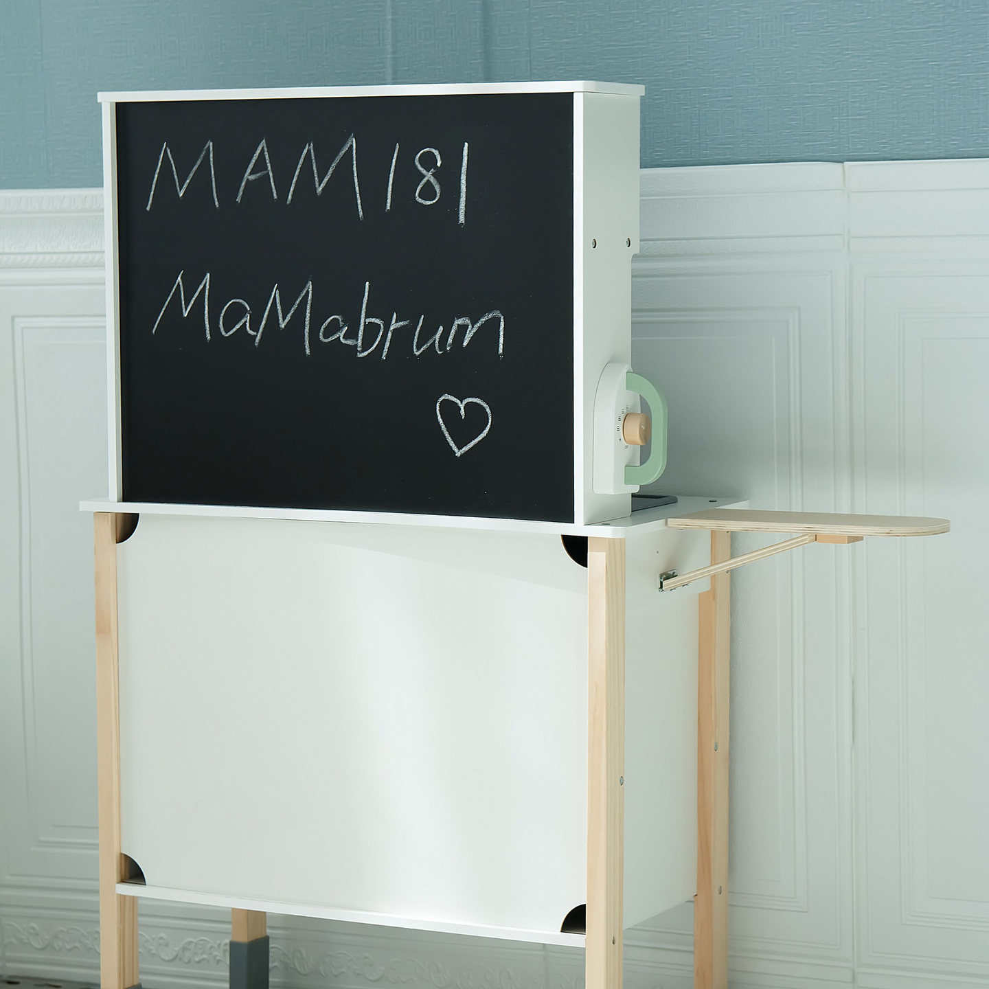 Διαδραστική κουζίνα με πλυντήριο ρούχων, πλυντήριο πιάτων και μαυροπίνακα