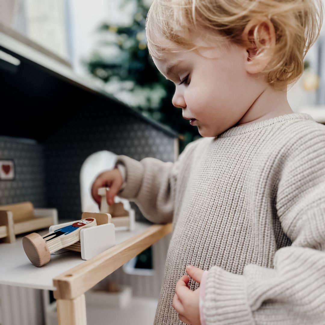 Λευκό ξύλινο κουκλόσπιτο με αξεσουάρ 18 τμχ.