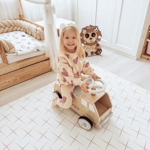 Ξύλινο ποδήλατο, αυτοκίνητο, αυτοκίνητο με τουβλάκια